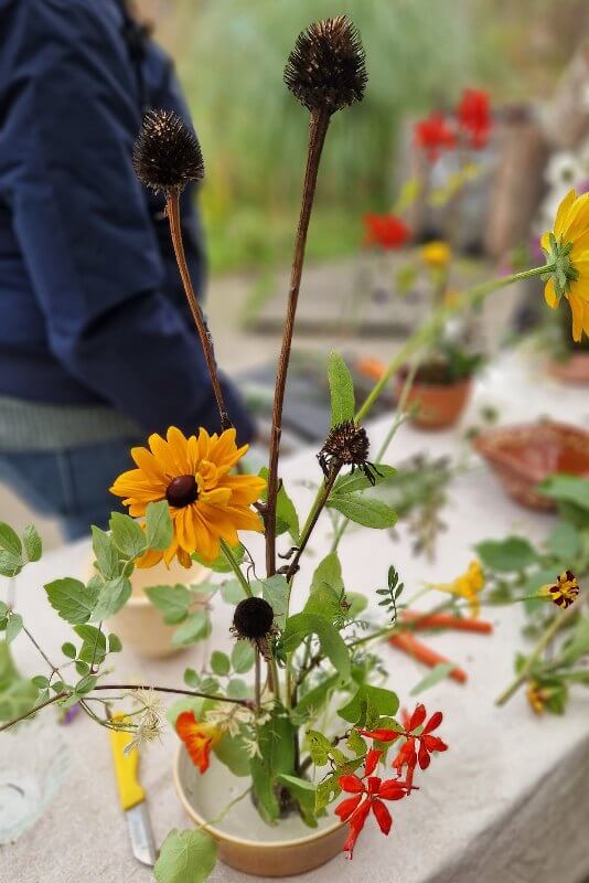 Flower frog - Kenzan - bloemenprikker met bloemen